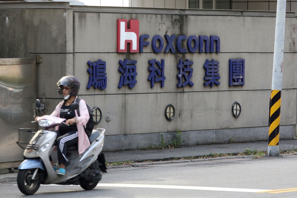 Apple supplier Foxconn to invest $300 mln more in northern Vietnam