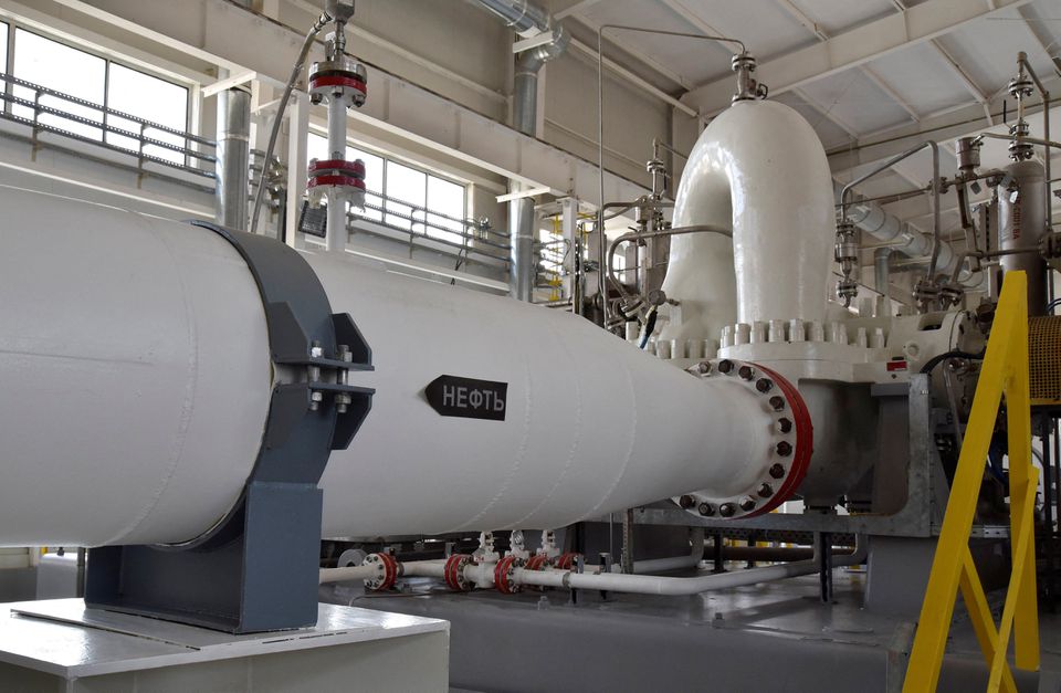 Kazakhstan to start oil sales via Azeri pipeline to bypass Russia